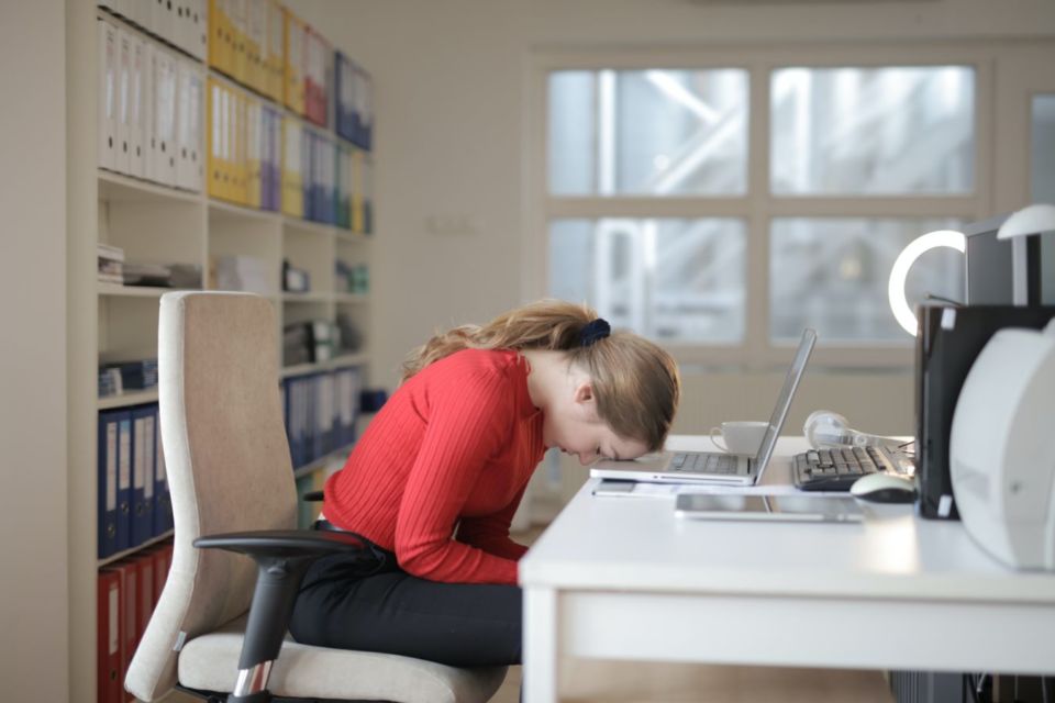 Sukses Dicapai dengan Lembur dan Kurang Tidur itu Omong Kosong. Tidur Cukup Justru jadi Kunci Utama