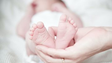 Ajaib, Bayi Paling Tua Lahir dari Embrio Beku 27 Tahun. Usia Aslinya Cuma Beda 18 Bulan dengan Ibu