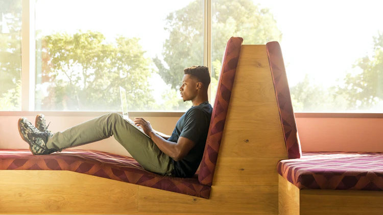 5 Tips Beradaptasi di Kampus Buatmu Si Mahasiswa Pendiam. Temukan Aktivitas dan Teman yang Membuatmu Nyaman