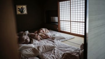 Oh, Jadi ini 8 Alasan Kenapa Orang Jepang Lebih Suka Tidur Lesehan Pakai Kasur Lantai?