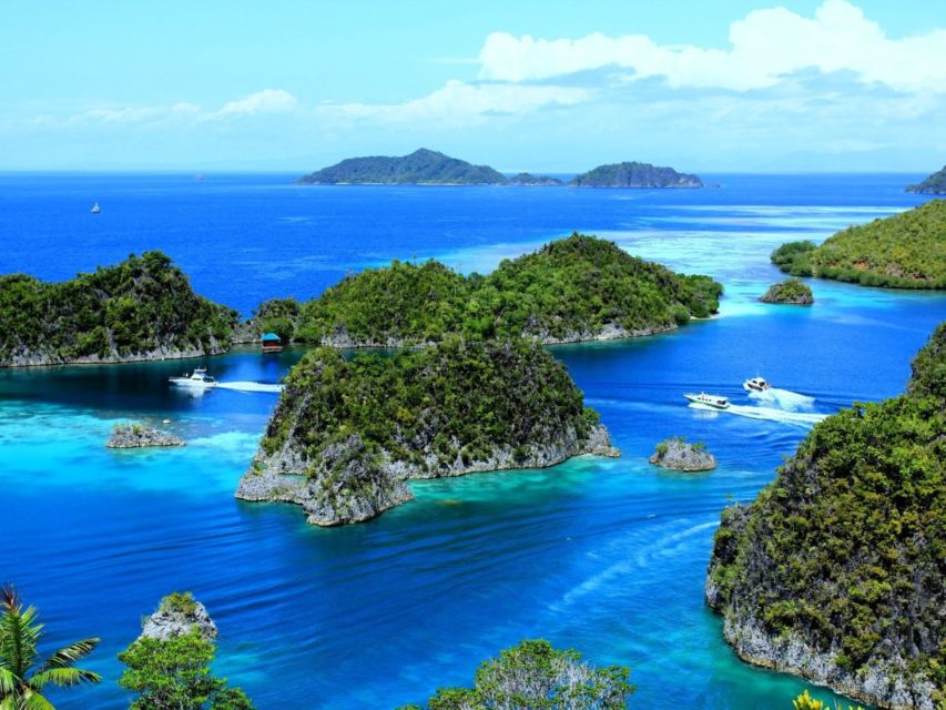 7 Destinasi Alam yang Nggak Boleh Kamu Lewatkan Kalau Berkunjung ke Papua. Eksotis Banget!