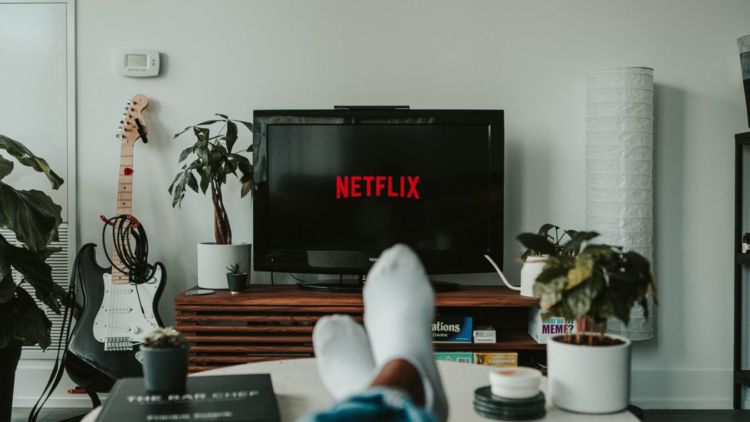 10 Film dan Drama Original Netflix yang Bisa Temani Tahun Barumu. Bisa Sambil Santai Bareng Keluarga