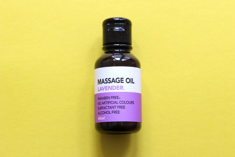 8 Bahan Alami untuk Redakan Gigitan Semut Rangrang yang Bikin Kulit Melepuh. Lumayan Ampuh!
