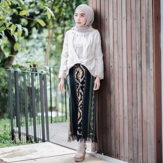 9 Kebaya Putih Tradisional Namun Dikemas Modern; Referensi Pas Buatmu yang Simpel!