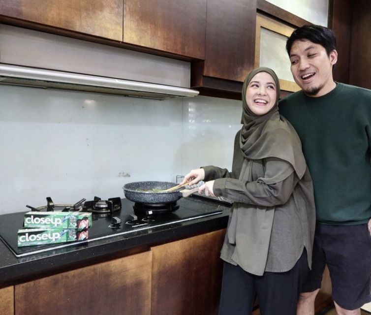 10 Pasangan Artis dengan Usia Terpaut Jauh; Lebih dari 15 Tahun