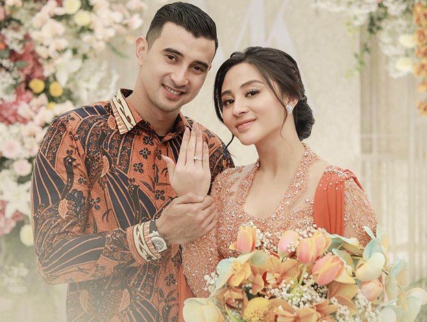 Serasi Banget, 13 Artis ini Berjodoh dan Menikah dengan Pasangan yang Berdarah Arab 30 Serasi Banget, 13 Artis ini Berjodoh dan Menikah dengan Pasangan yang Berdarah Arab