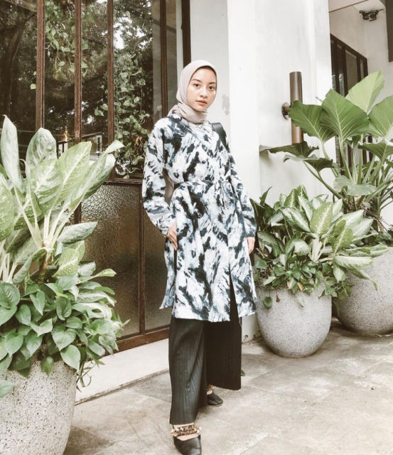 5 Pesona Ratisha Anadya, Hijabers Kekinian dengan Penampilan Super Santun!