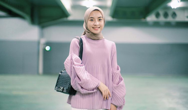 5 Pesona Ratisha Anadya, Hijabers Kekinian dengan Penampilan Super Santun!
