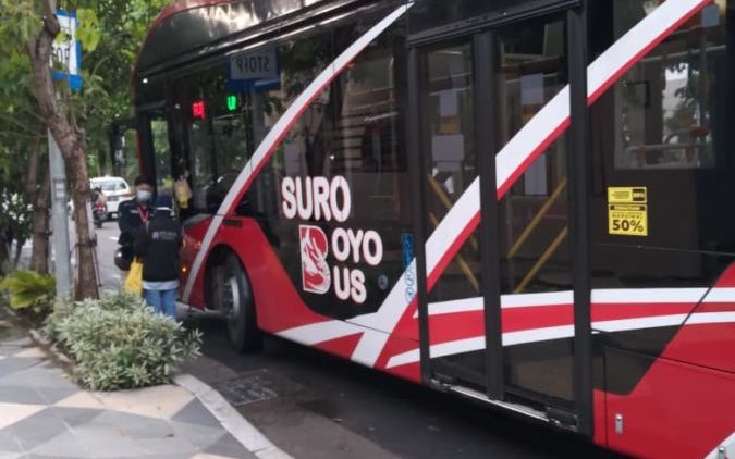 Mengisi Libur Akhir Tahun dengan Keliling Naik Suroboyo Bus
