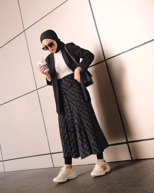 Penasaran Gimana Cara Buat Tampil Feminin tapi Tetap Rapi? Simak Trik Berikut Ini!