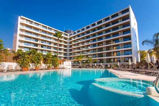 5 Hal yang Boleh dan Dilarang Kamu Lakukan Saat Menginap di Hotel. Nggak Perlu Beresin Kamar Sebelum Check Out!