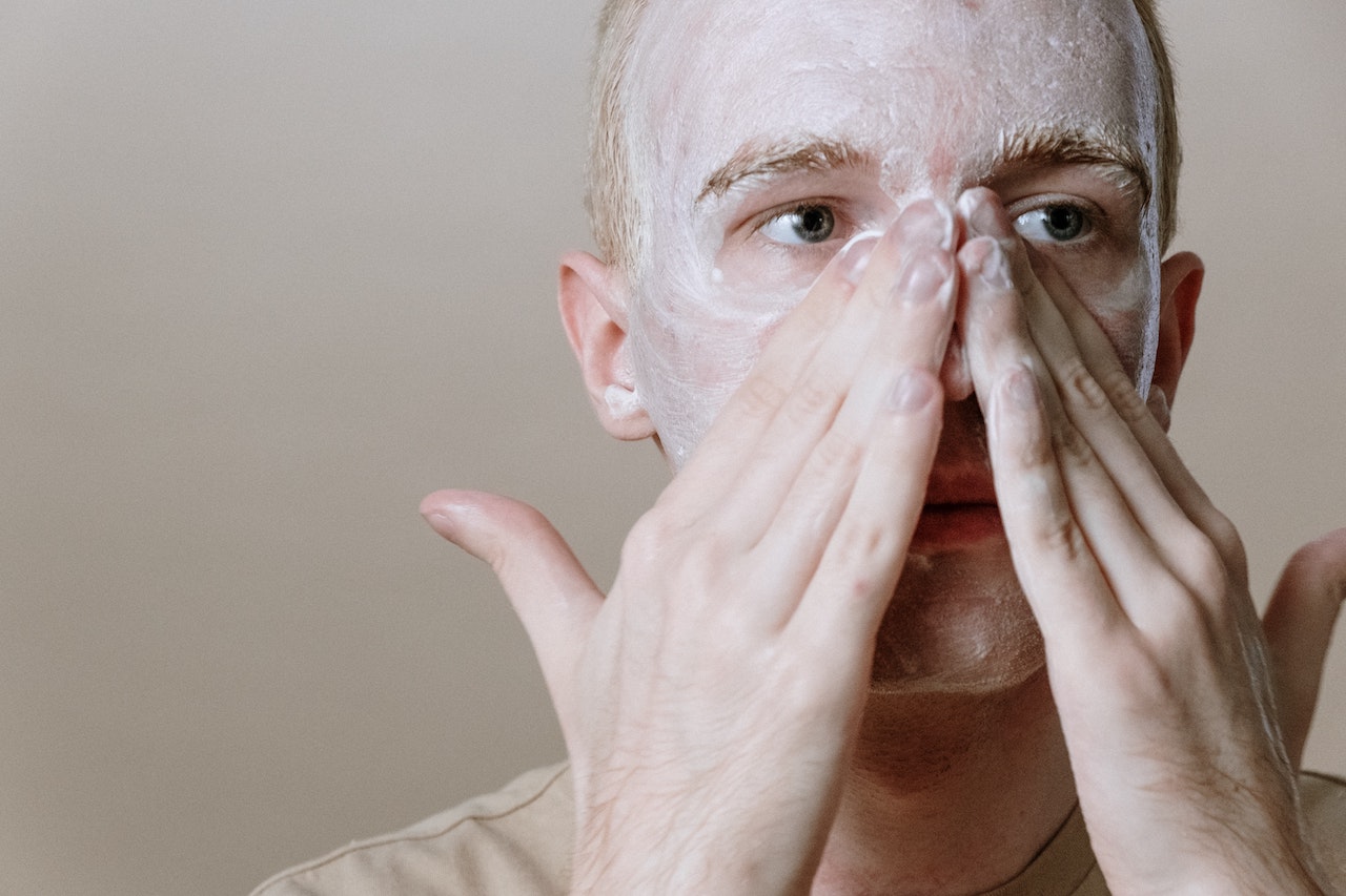 6 Pemakaian Serum yang Benar ini Sering Diabaikan. Jadi Percuma, kan?