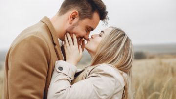 Mengenal 5 Macam Bahasa Cinta. Cari Tahu Punyamu dan Pasangan, Biar Hubungan Tambah Mesra~
