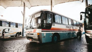 7 Tipe Penumpang Bus yang Akan Kamu Temui saat Naik Bus AKAP. Sering Ketemu yang Mana?