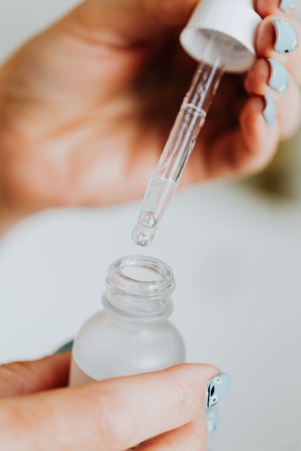 6 Pemakaian Serum yang Benar ini Sering Diabaikan. Jadi Percuma, kan?