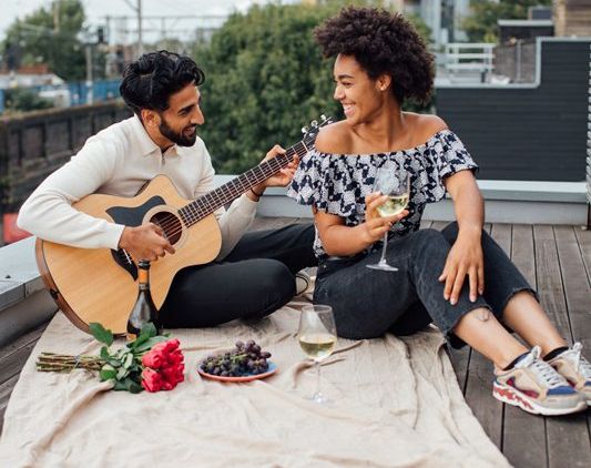 5 Lagu Ebiet G. Ade yang Cocok untuk Para Pejuang Cinta