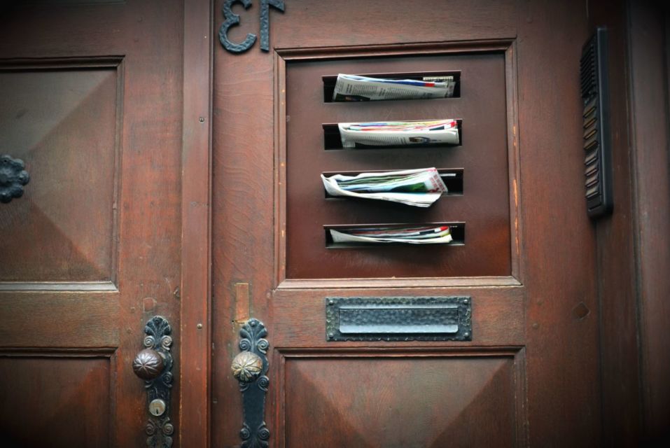 7 Cara Mengatasi Pintu Rumah yang Seret dan Berderit. Kalau Dipaksain Terus Lama-lama Berisik