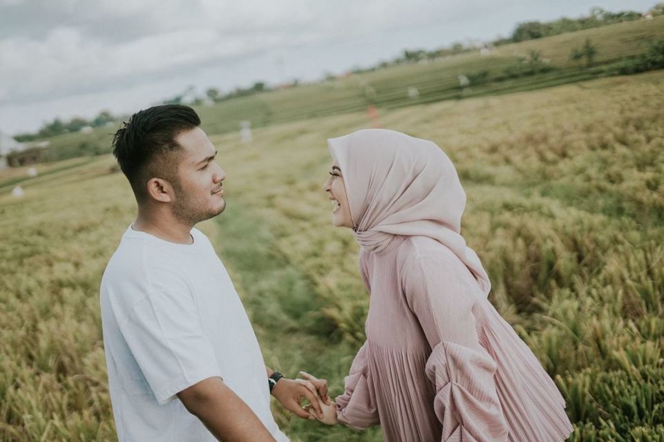Dipersunting Adhi Permana, Begini Perjalanan Cinta Kesha Ratuliu. Akhirnya Sah!