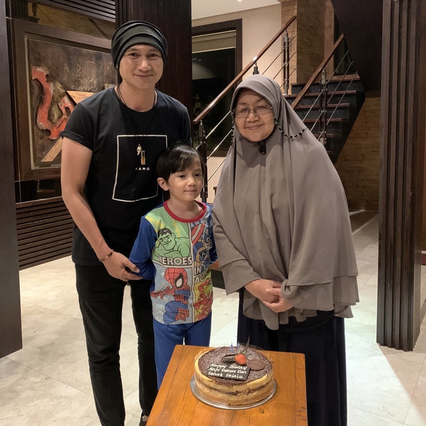 Deretan Artis ini Punya Tanggal Ulang Tahun yang Sama dengan Orang Tersayang