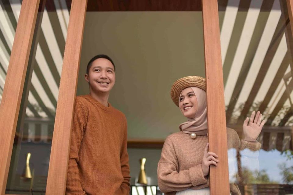 Ditakdirkan Berjodoh, 7 Artis Indonesia ini Menikah dengan Teman Sekolah