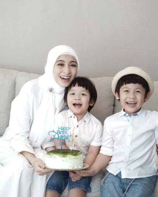 Berani Ambil Risiko, 7 Artis ini Memutuskan untuk Menikah Sebelum Lulus Kuliah