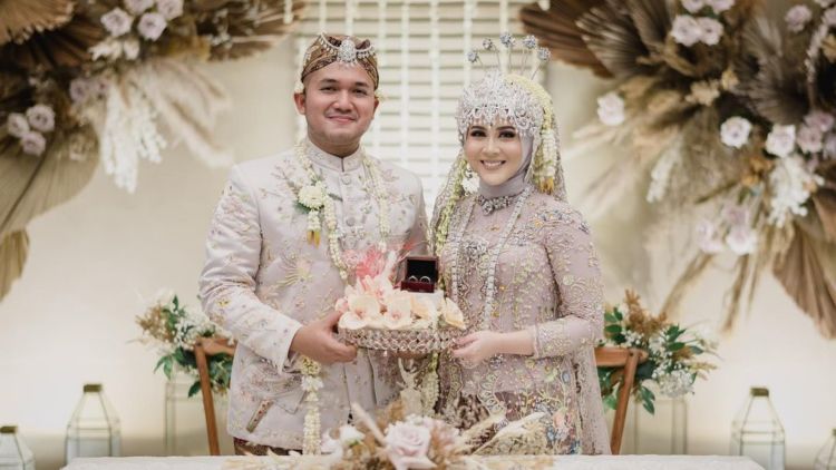 Dipersunting Adhi Permana, Begini Perjalanan Cinta Kesha Ratuliu. Akhirnya Sah!