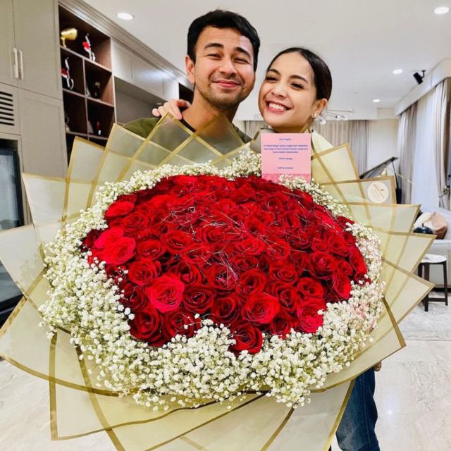 Turut Rayakan Hari Kasih Sayang, 10 Artis ini Dapat Kejutan dari yang Tercinta. Sweet Abis~