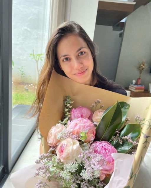 Turut Rayakan Hari Kasih Sayang, 10 Artis ini Dapat Kejutan dari yang Tercinta. Sweet Abis~