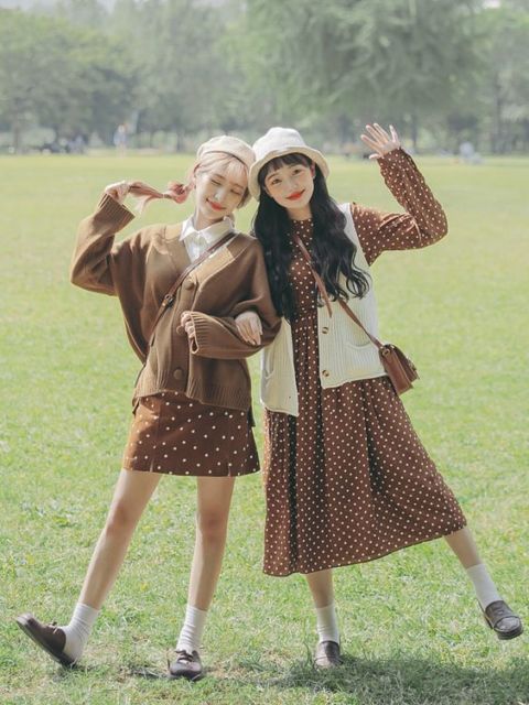 Gemasnya 8 Gaya OOTD Ala Korean Besties. Niatnya Iseng, Malah Jadi Sebagus Ini!