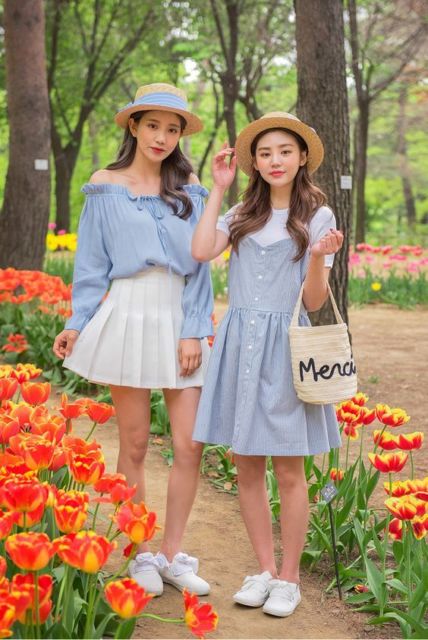 Gemasnya 8 Gaya OOTD Ala Korean Besties. Niatnya Iseng, Malah Jadi Sebagus Ini!
