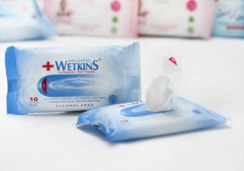 Bukan Cuma Hand Sanitizer, 5 Barang Ini Wajib Ada di Tas Ibu Selama Masa Pandemi!