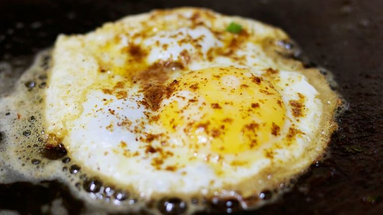 6 Cara Mengatasi Busa pada Minyak Goreng Setelah Dipakai Mengolah Telur