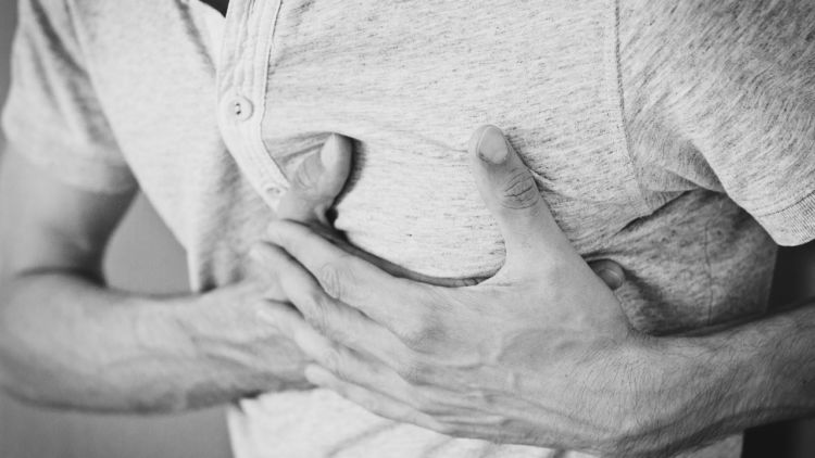 Tak Melulu Serangan Jantung, ini 7 Penyebab Sakit Dada Sebelah Kiri yang Perlu Kamu Waspadai