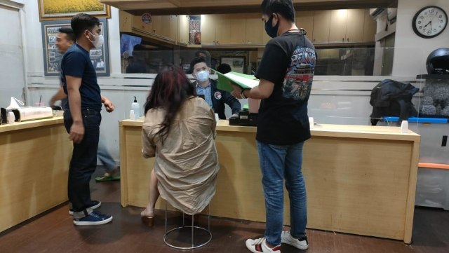 Resmi Jadi Tersangka atas Kepemilikian Narkotika, Jennifer Jill Tunggu Hasil Tes Rambut
