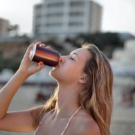 7 Alasan Mesti Lekas Kurangi Konsumsi Minuman Soda, Efeknya Nggak Cuma Bikin Gemuk Ternyata!