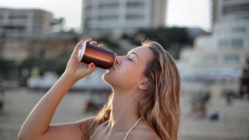 7 Alasan Mesti Lekas Kurangi Konsumsi Minuman Soda, Efeknya Nggak Cuma Bikin Gemuk Ternyata!