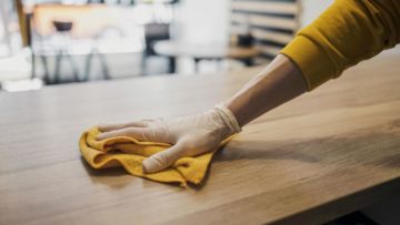 7 Cara Merawat Meja Kayu Agar Tahan Lama, Ada Trik Khusus Hilangkan Goresan dan Jamur Membandel