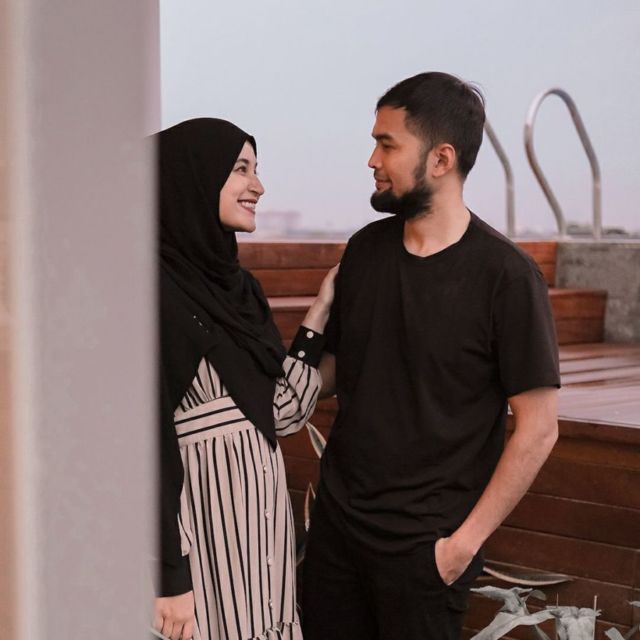 Serasi Banget, 13 Artis ini Berjodoh dan Menikah dengan Pasangan yang Berdarah Arab 26 Serasi Banget, 13 Artis ini Berjodoh dan Menikah dengan Pasangan yang Berdarah Arab