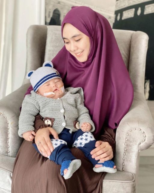 Hasil Pemeriksaan Akhirnya Keluar, Anak Bungsu Oki Setiana Dewi Ternyata Alami Prader-Willi Syndrome 3 Hasil Pemeriksaan Akhirnya Keluar, Anak Bungsu Oki Setiana Dewi Ternyata Alami Prader-Willi Syndrome