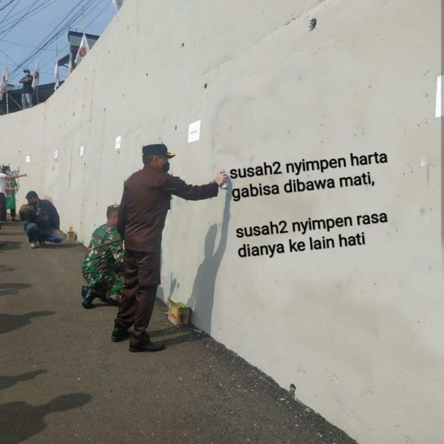 11 Meme Kocak ini Muncul Setelah Viral Foto Pejabat Hingga TNI 'Hias' Jembatan Kedungkandang Malang 32 11 Meme Kocak ini Muncul Setelah Viral Foto Pejabat Hingga TNI 'Hias' Jembatan Kedungkandang Malang