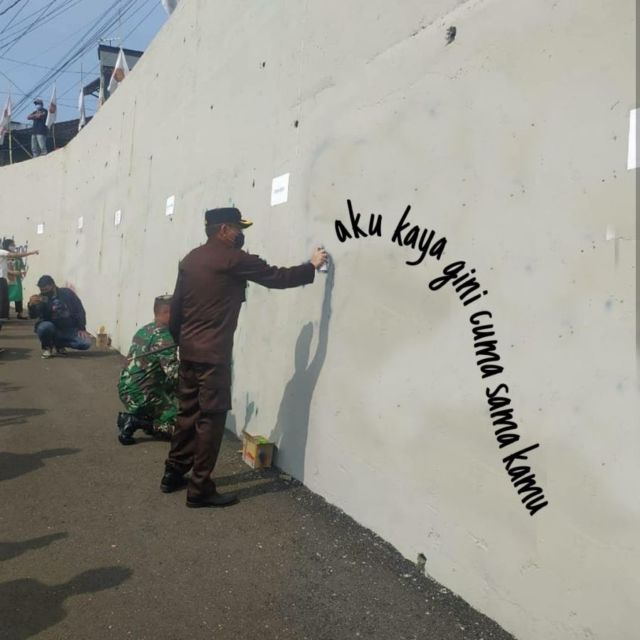 11 Meme Kocak ini Muncul Setelah Viral Foto Pejabat Hingga TNI 'Hias' Jembatan Kedungkandang Malang 30 11 Meme Kocak ini Muncul Setelah Viral Foto Pejabat Hingga TNI 'Hias' Jembatan Kedungkandang Malang