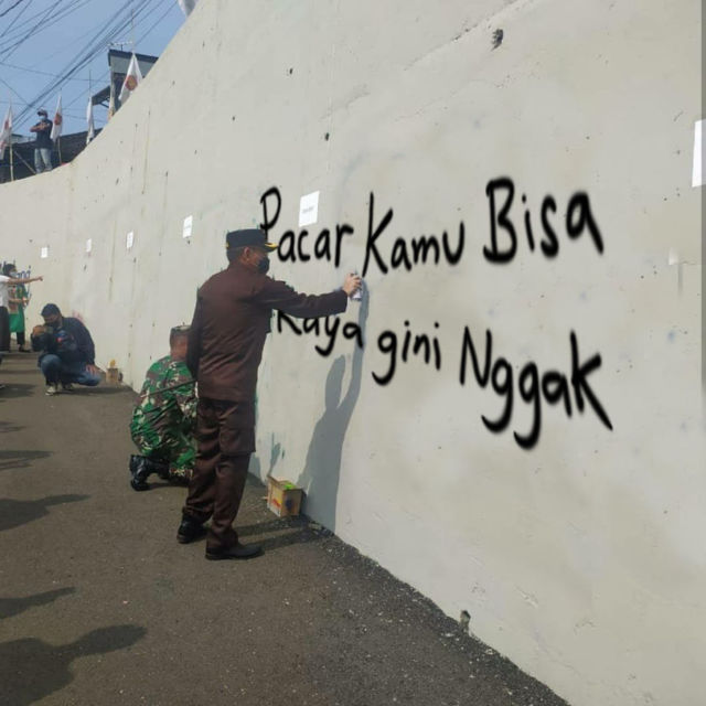 11 Meme Kocak ini Muncul Setelah Viral Foto Pejabat Hingga TNI 'Hias' Jembatan Kedungkandang Malang 31 11 Meme Kocak ini Muncul Setelah Viral Foto Pejabat Hingga TNI 'Hias' Jembatan Kedungkandang Malang