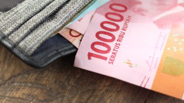 5 Bahaya Menyimpan Uang Tunai Sendiri. Bukannya Aman Malah Bikin Deg-degan