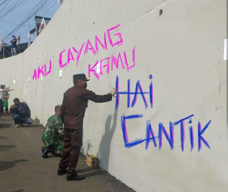 11 Meme Kocak ini Muncul Setelah Viral Foto Pejabat Hingga TNI 'Hias' Jembatan Kedungkandang Malang 26 11 Meme Kocak ini Muncul Setelah Viral Foto Pejabat Hingga TNI 'Hias' Jembatan Kedungkandang Malang