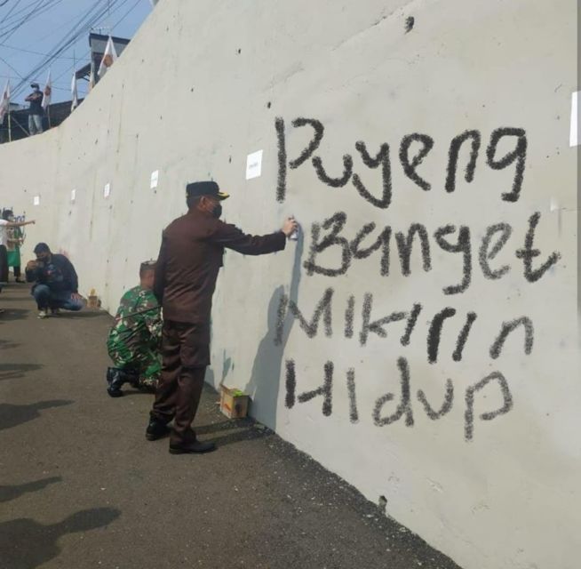 11 Meme Kocak ini Muncul Setelah Viral Foto Pejabat Hingga TNI 'Hias' Jembatan Kedungkandang Malang 28 11 Meme Kocak ini Muncul Setelah Viral Foto Pejabat Hingga TNI 'Hias' Jembatan Kedungkandang Malang