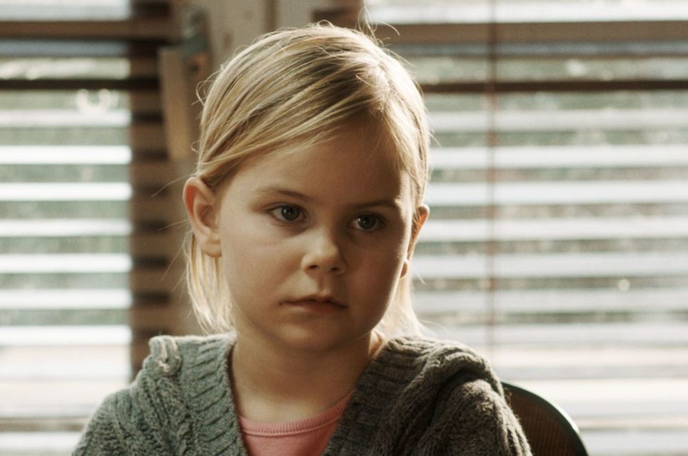 11 Sosok Anak Kecil Paling Mengerikan dalam Film. Jauh dari Kata Lucu dan Menggemaskan! 28 11 Sosok Anak Kecil Paling Mengerikan dalam Film. Jauh dari Kata Lucu dan Menggemaskan!