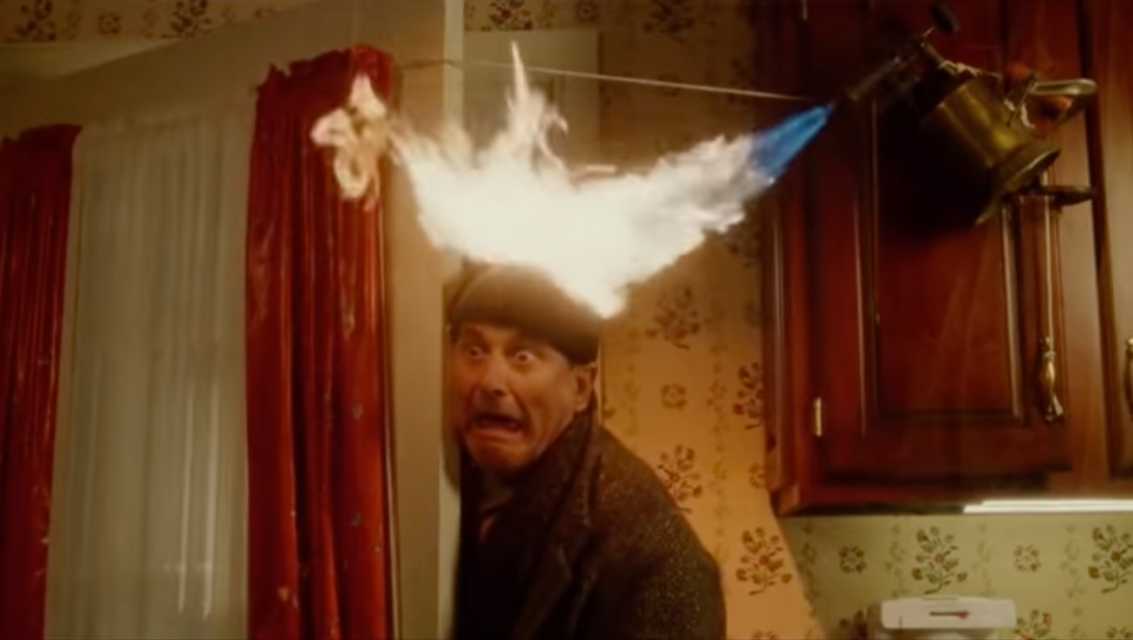Menakar 5 Adegan yang Seharusnya Bikin Dua Penjahat dalam Film Home Alone Alami Cedera Serius 14 Menakar 5 Adegan yang Seharusnya Bikin Dua Penjahat dalam Film Home Alone Alami Cedera Serius