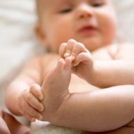 Terlihat Aneh, 5 Perilaku Balita Ini Sebenarnya Normal. Jangan Kesal Dulu, Moms!