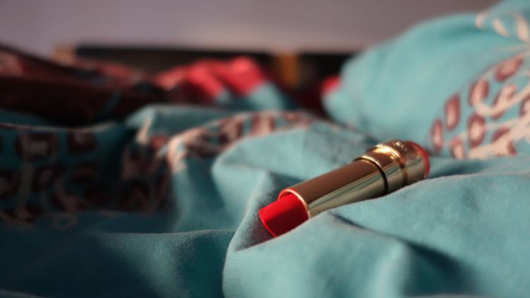 6 Rekomendasi Lipstik Transferproof dengan Harga Terjangkau