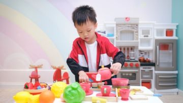 Mudah, Murah dan Aman, Ini 5 Ide Sensory Play dari Bahan Makanan untuk Bayi 6-12 Bulan!